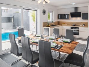 Dining - Beautiful private villa for 8 people with private pool, A/C, WIFI, TV, terrace and pets allowed (Medulin)