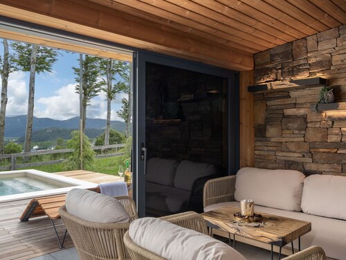 Wonderful private villa for 10 people with private pool, hot tub, WIFI, TV, terrace and pets all...