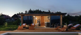 Wonderful private villa for 10 guests with WIFI, private pool, hot tub, TV, terrace and pets all...