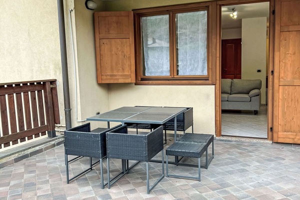 Möbel, Tabelle, Holz, Gebäude, Interior Design, Flooring, Fussboden, Fenster, Stuhl