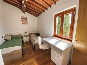 5 bedrooms, travel cot, free WiFi