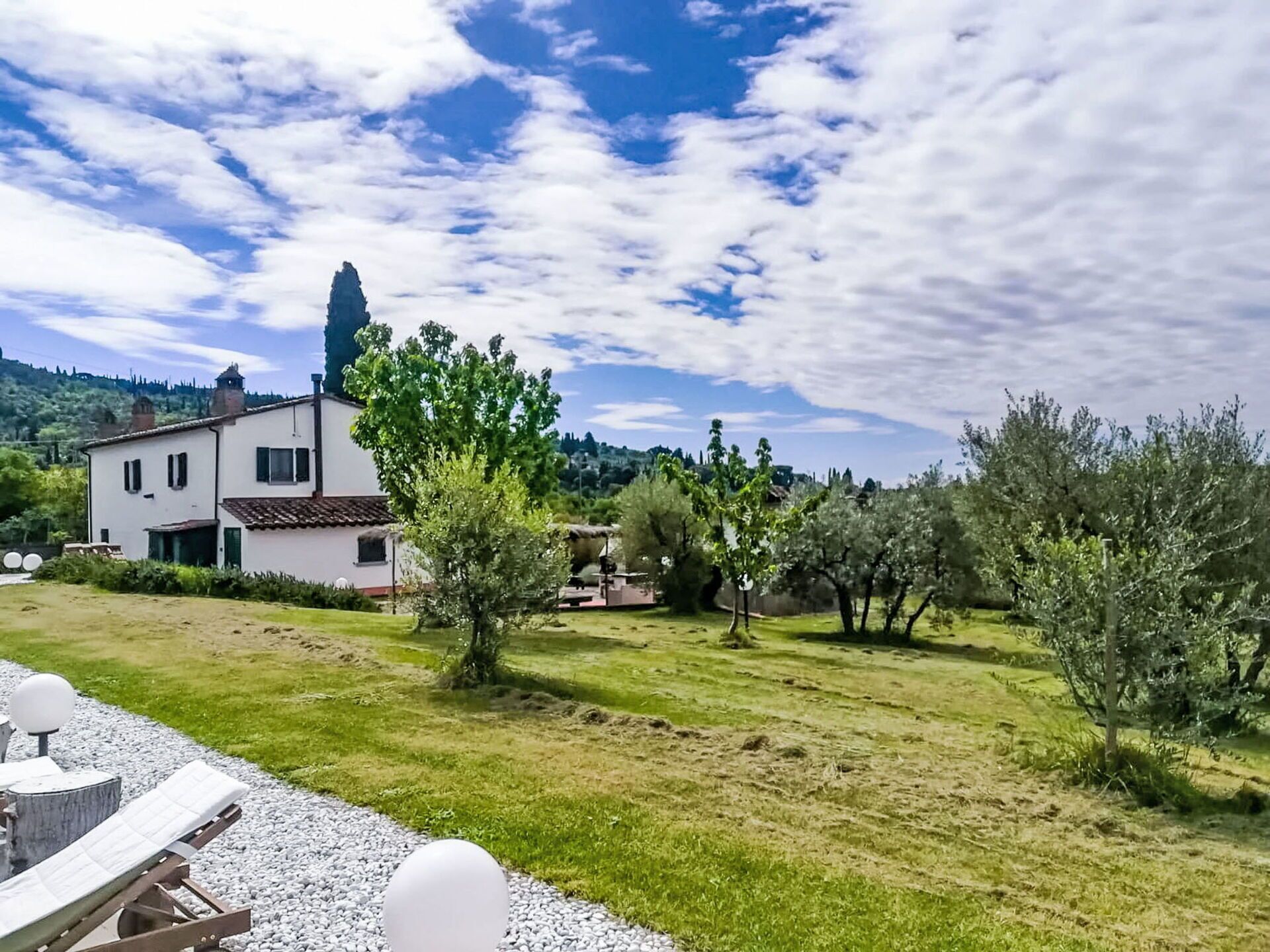 Cloud, Sky, Plant, Building, Window, Natural Landscape, House, Grass, Land Lot, Tree