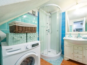 Bathroom - Lovely apartment for 6 people with A/C, TV, balcony and panoramic view (Villasimius)