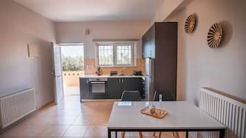 Comfort Apartment | Private kitchen | Full-sized fridge, oven, stovetop, toaster