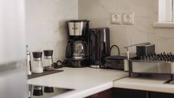 Comfort Apartment | Private kitchen | Full-sized fridge, oven, stovetop, toaster