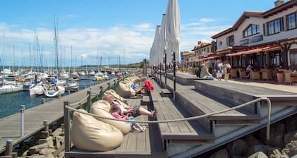 Atemberaubendes alleinstehendes Ferienhaus für 10 Personen mit W-LAN, TV und Terrasse