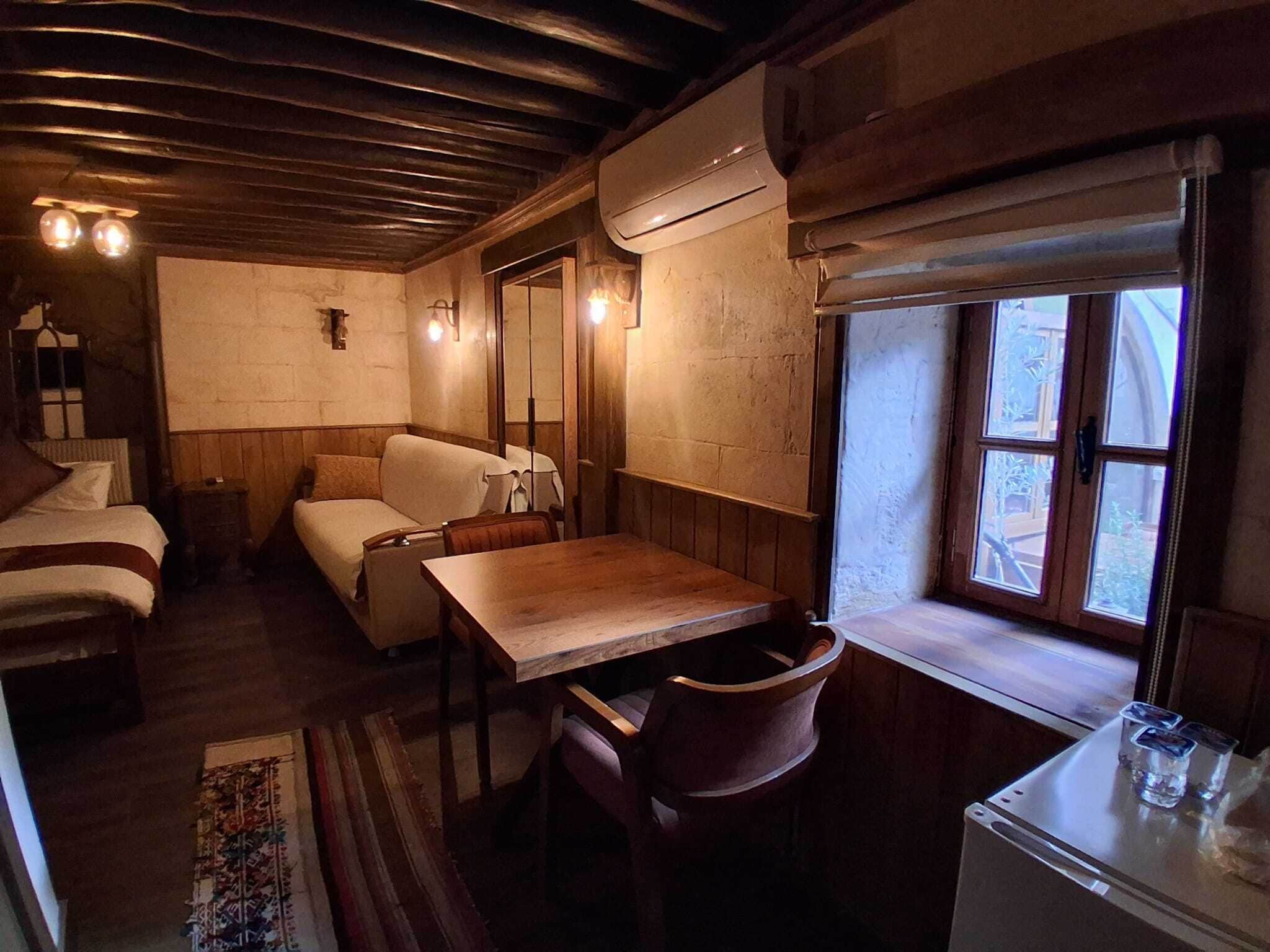 Deluxe Suite | Desk, laptop workspace, soundproofing, free WiFi