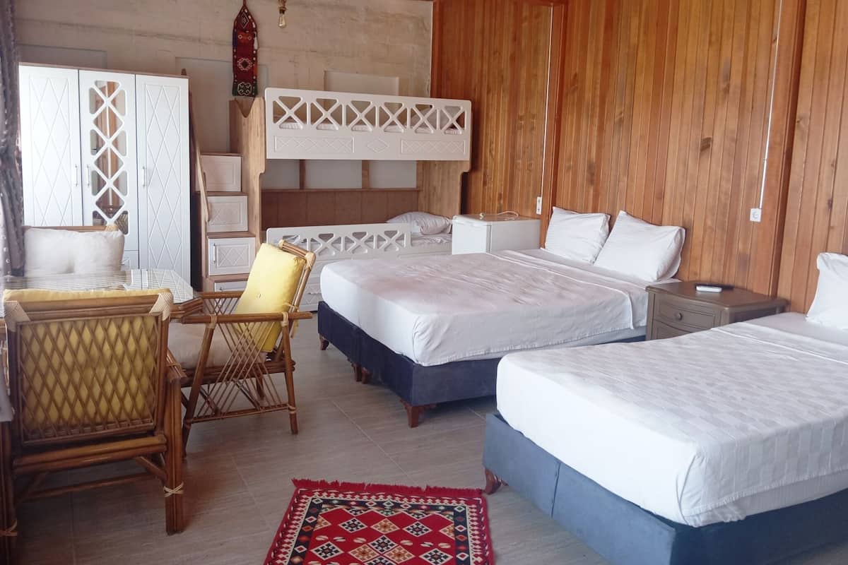 Suite Deluxe | 1 camera, una scrivania, postazione laptop, insonorizzazione