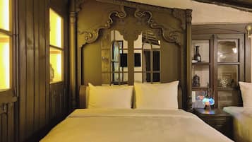 Deluxe-Suite | Schreibtisch, laptopgeeigneter Arbeitsplatz, schallisolierte Zimmer