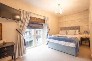 1 bedroom, minibar, individually decorated, individually furnished