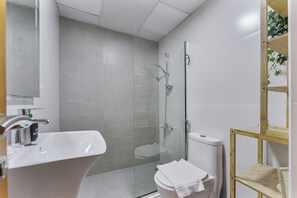 Hårtørrer, håndklæder, Toiletpapir