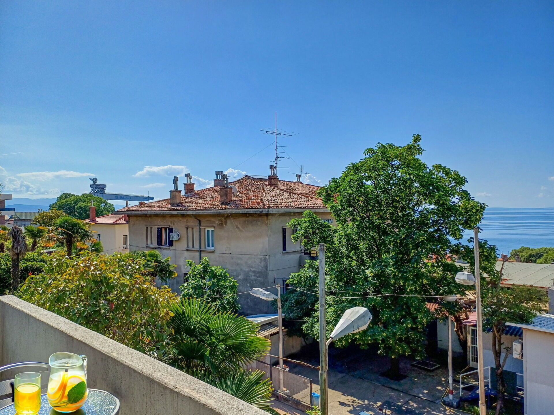 Sky, Plant, Property, Building, Cloud, Window, House, Tree, Urban Design, Neighbourhood