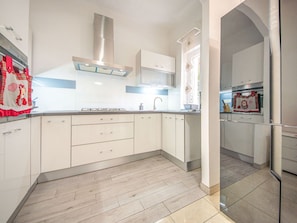 Oven, dishwasher