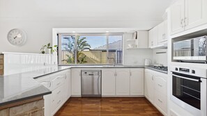 Microwave, oven, dishwasher, coffee/tea maker