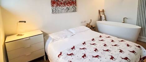 1 chambre, lit parapluie, Wi-Fi gratuit, draps fournis