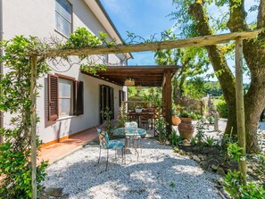Outdoor dining - Nice apartment for 6 people with WIFI, pool, A/C, TV and patio (Casale Marittimo)