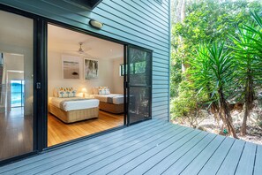 2 bedrooms, iron/ironing board, travel cot, free WiFi