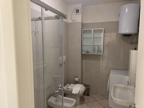 Shower, hair dryer, bidet, towels - Green Oasis 2 (Lerici)