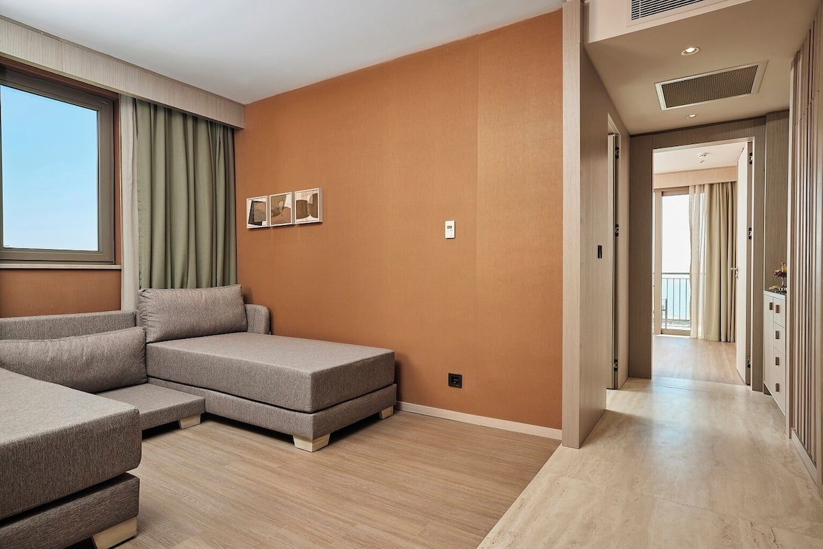 Family Room, Garden View | 1 bedroom, free minibar, desk, laptop workspace