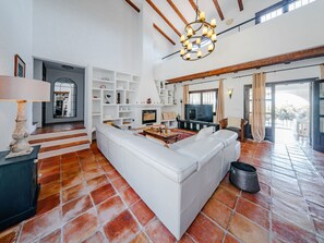 TV - Beautiful private villa for 8 guests with WIFI, A/C, private pool, TV and patio (Xàbia)