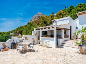 Outdoor dining - Beautiful private villa for 8 guests with WIFI, A/C, private pool, TV and patio (Xàbia)