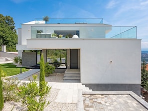 Exterior - Wonderful private villa for 10 guests with A/C, private pool, WIFI, TV and terrace (Rijeka)