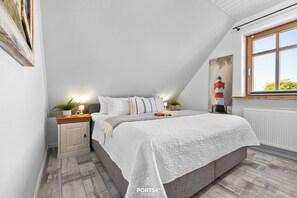 3 habitaciones, tabla de planchar con plancha y cuna de viaje 