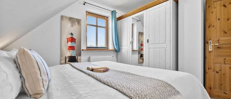 3 bedrooms, iron/ironing board, travel cot, free WiFi