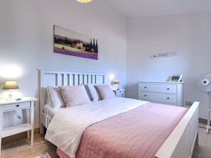 2 bedrooms, iron/ironing board, travel cot, free WiFi - Beautiful private villa for 5 guests with private pool, WIFI, A/C, TV and patio (Umag)