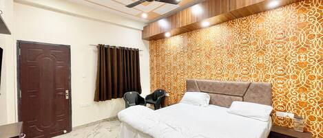 Soundproofing, free WiFi, bed sheets