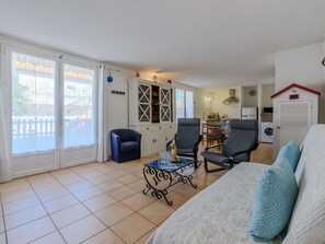 TV - Beautiful apartment for 4 guests with A/C, WIFI, TV and terrace (Le Grau-du-roi)