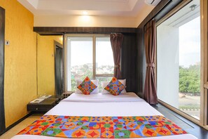 Egyptian cotton sheets, premium bedding, in-room safe, free WiFi - Fabhotel Apple Inn (Ahmedabad)
