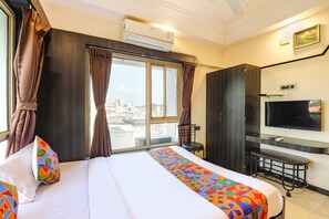 Egyptian cotton sheets, premium bedding, in-room safe, free WiFi - Fabhotel Apple Inn (Ahmedabad)