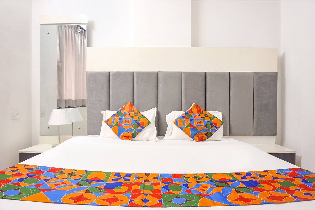Egyptian cotton sheets, premium bedding, in-room safe, free WiFi