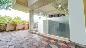 Pintu masuk properti