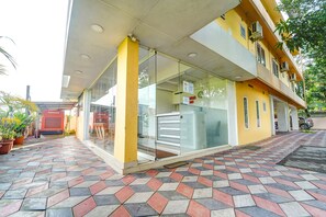 Property entrance - Fabhotel Reem Residency (Aluva)