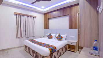 Egyptian cotton sheets, premium bedding, in-room safe, free WiFi