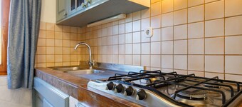 Beautiful private villa for 5 guests with WIFI, A/C, TV, terrace and parking