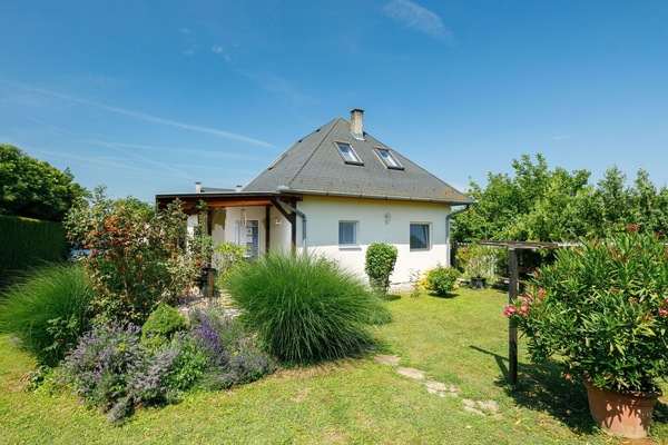 L'Eau, Bâtiment, Jour, Propriété, Ciel, Fenêtre, Bleu Azur, Architecture, Arbre, Design Urbain