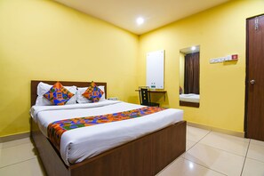 Deluxe Room | Egyptian cotton sheets, premium bedding, in-room safe, free WiFi - Fabhotel Gokul Residency (Barakpur)