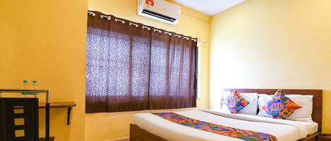 Egyptian cotton sheets, premium bedding, in-room safe, free WiFi