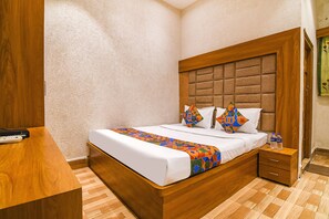 Egyptian cotton sheets, premium bedding, in-room safe, free WiFi - Fabhotel Marina (Kolkata)