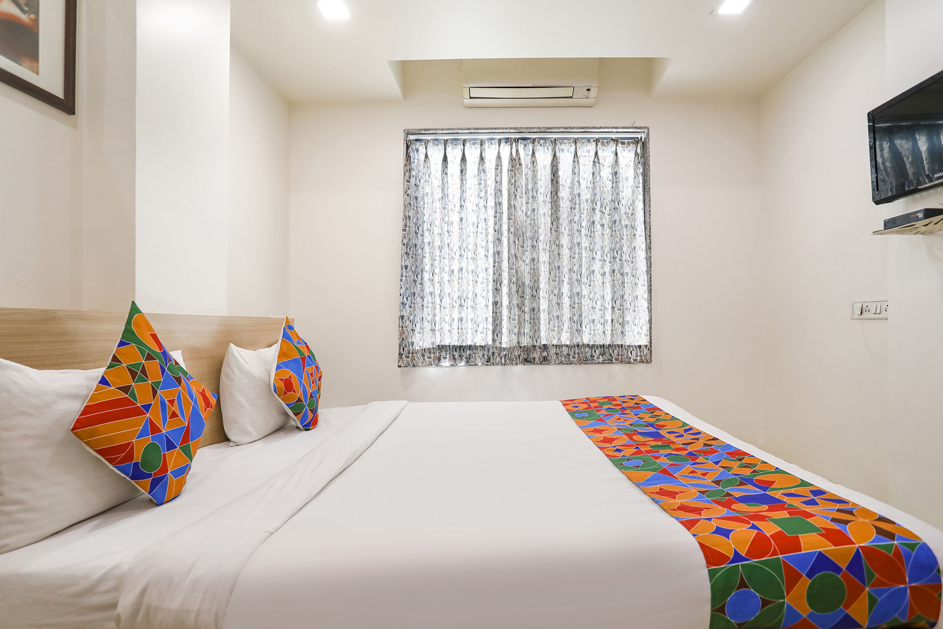 Egyptian cotton sheets, premium bedding, in-room safe, free WiFi