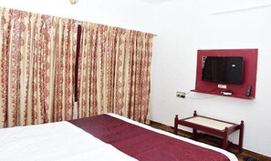 Egyptian cotton sheets, premium bedding, in-room safe, free WiFi - Fabhotel Eden Garden (Kodaikanal)