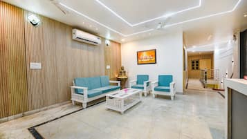 Quầy tiếp tân