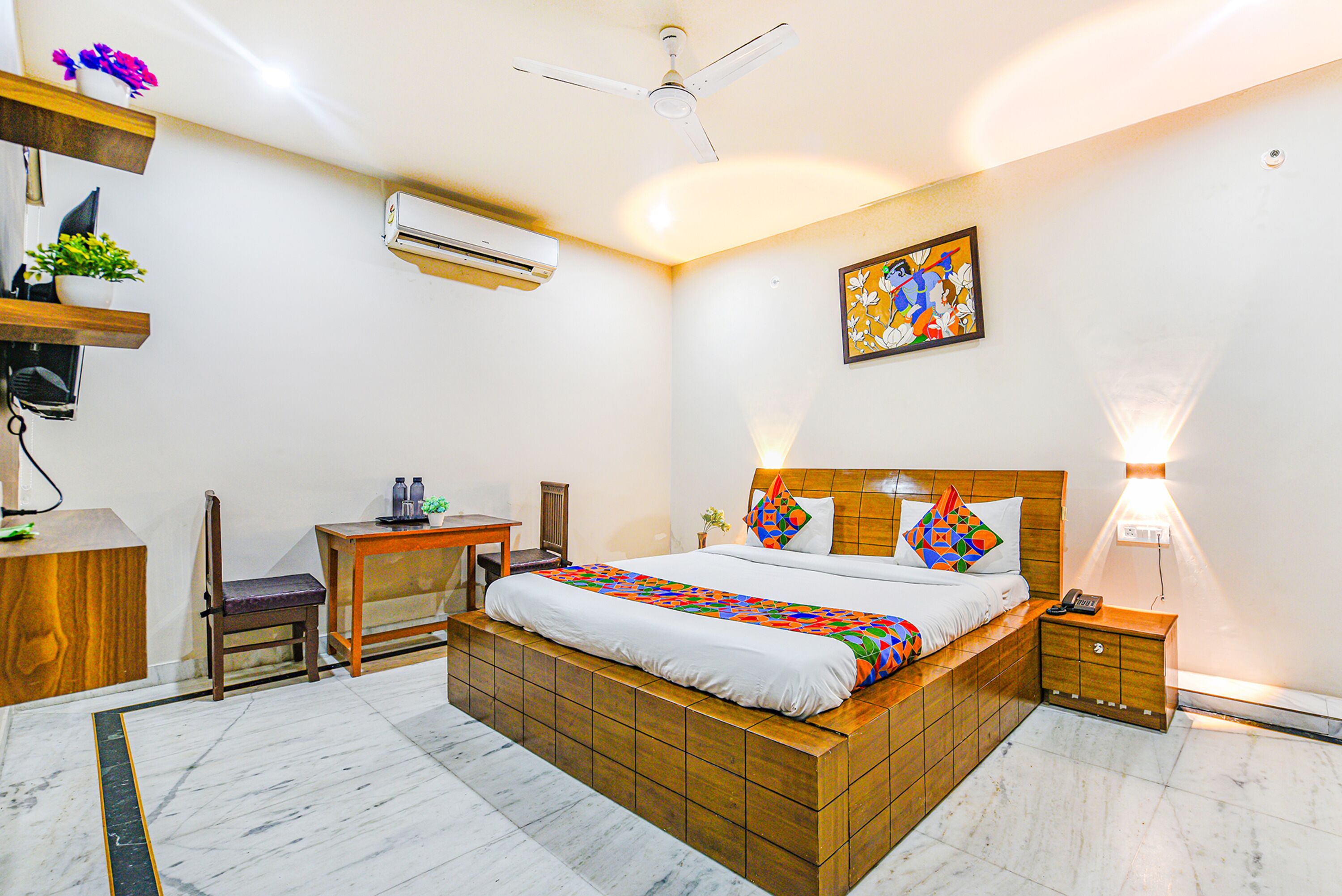 Egyptian cotton sheets, premium bedding, in-room safe, free WiFi