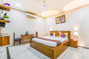 Egyptian cotton sheets, premium bedding, in-room safe, free WiFi