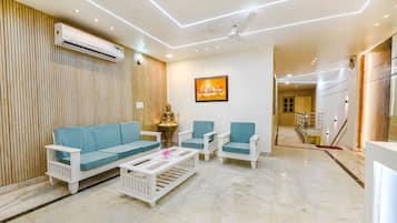 Quầy tiếp tân