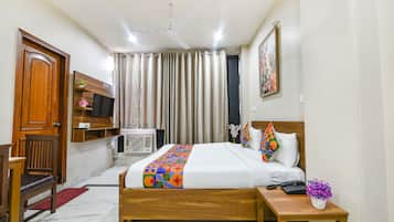 Egyptian cotton sheets, premium bedding, in-room safe, free WiFi