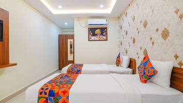 Egyptian cotton sheets, premium bedding, in-room safe, free WiFi